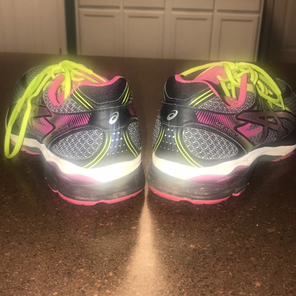 ASICS shoes good condition! Super comfy! - Picture 4 of 5